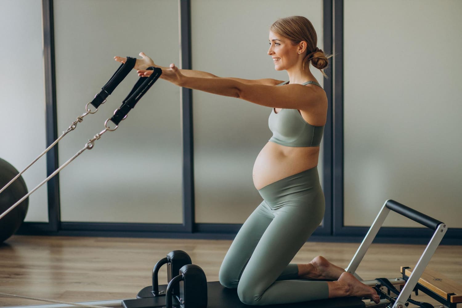 entrenamiento-para-embarazadas Mujer embarazada haciendo ejercicio